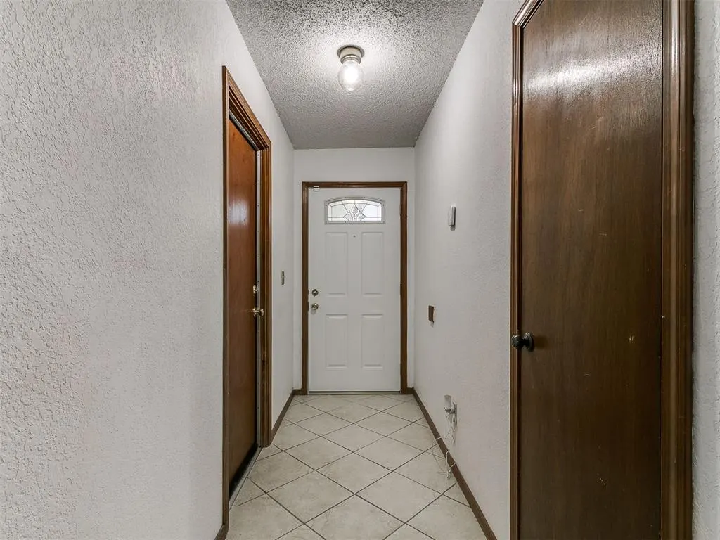 Photo 2 — 10145 Southridge Drive, Oklahoma City, OK 73159