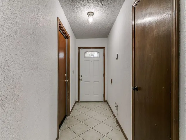 Photo 2 — 10145 Southridge Drive, Oklahoma City, OK 73159