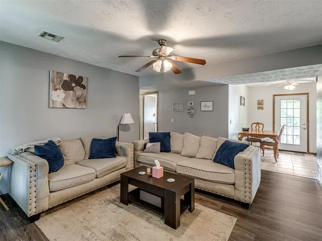 Photo 4 — 321 N Jefferson Avenue, Blanchard, OK 73010