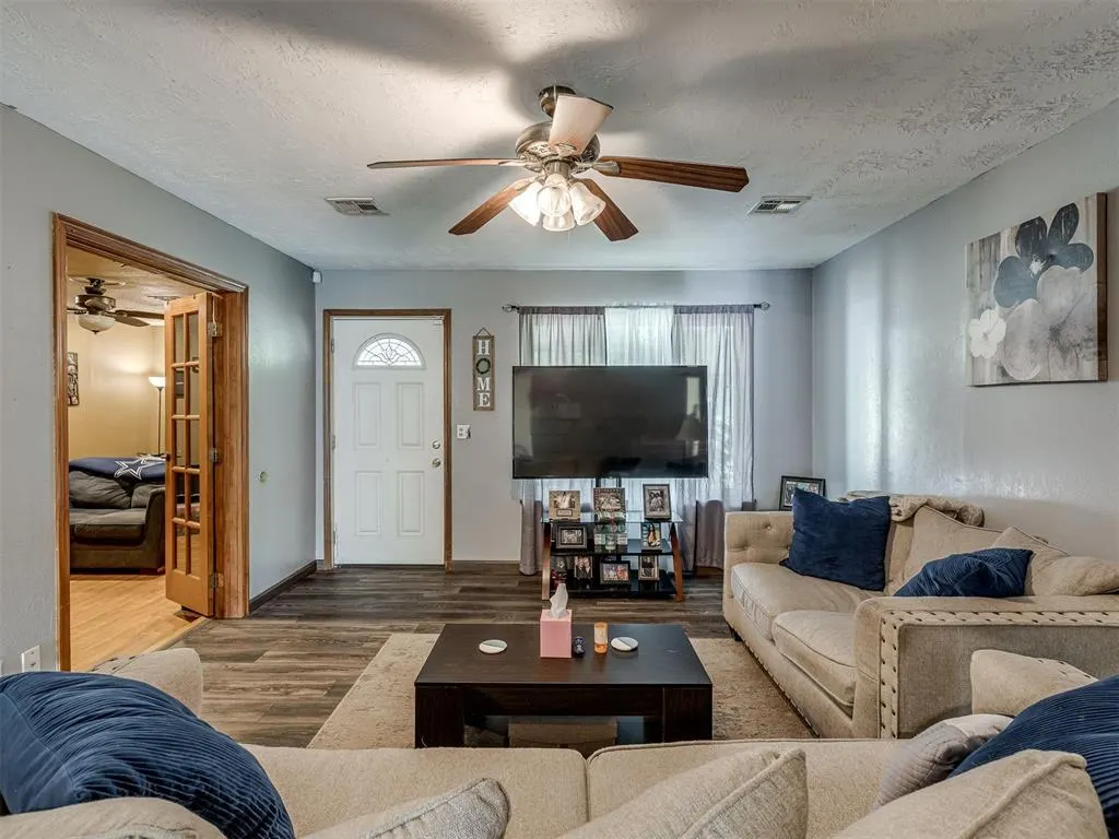 Photo 6 — 321 N Jefferson Avenue, Blanchard, OK 73010