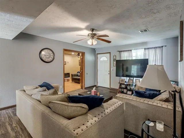 Photo 7 — 321 N Jefferson Avenue, Blanchard, OK 73010