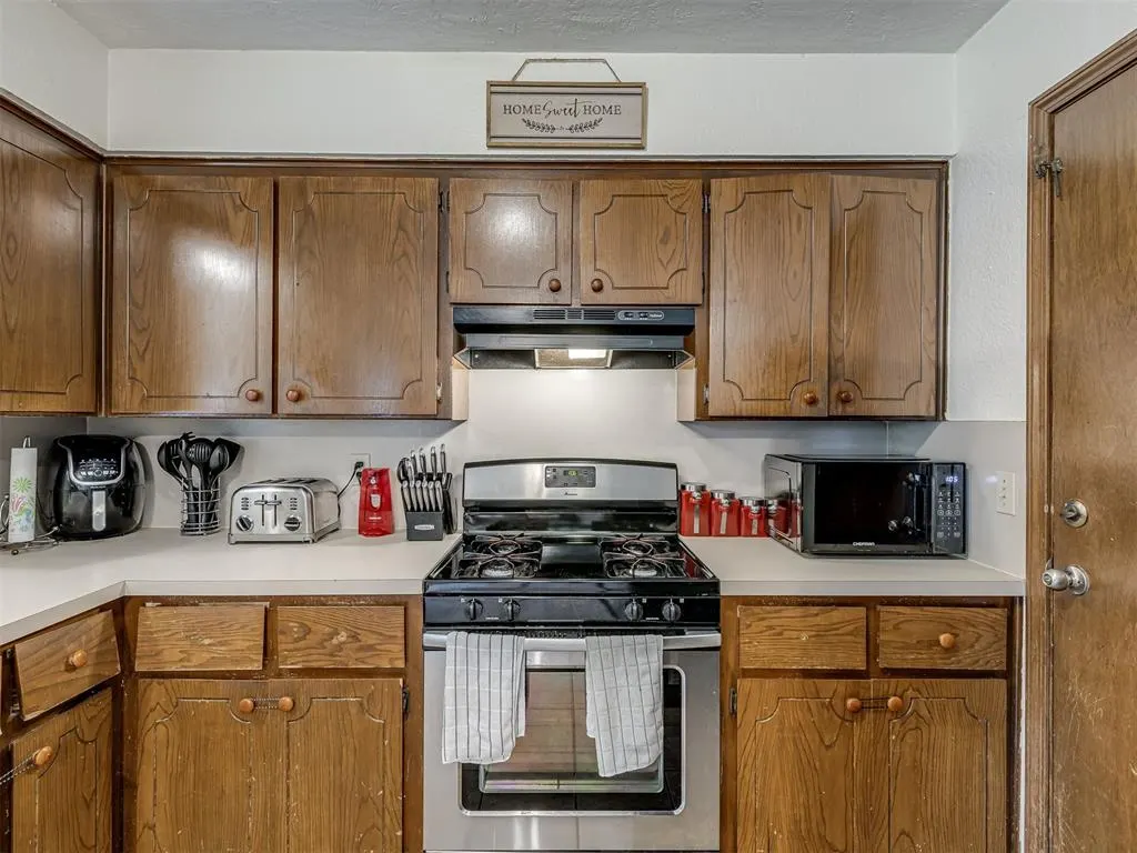 Photo 10 — 321 N Jefferson Avenue, Blanchard, OK 73010