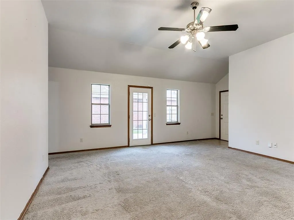 Photo 5 — 1309 SW 24th Street, Moore, OK 73170