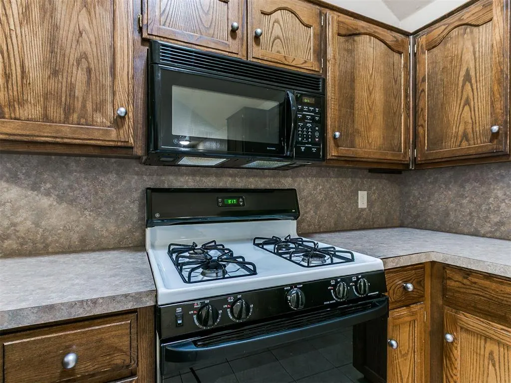 Photo 14 — 1309 SW 24th Street, Moore, OK 73170