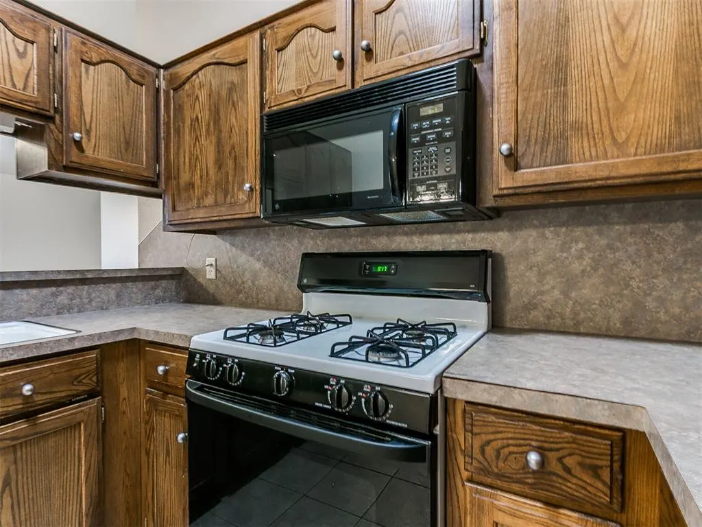Photo 15 — 1309 SW 24th Street, Moore, OK 73170