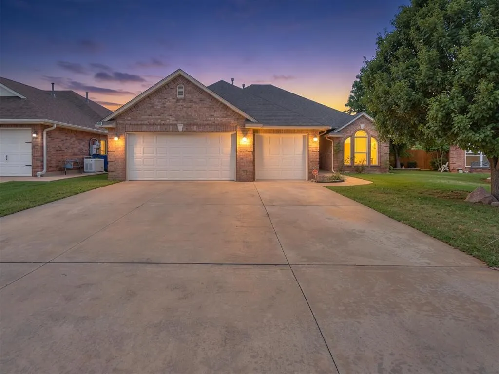 Photo 2 — 713 N Elk Way, Mustang, OK 73064