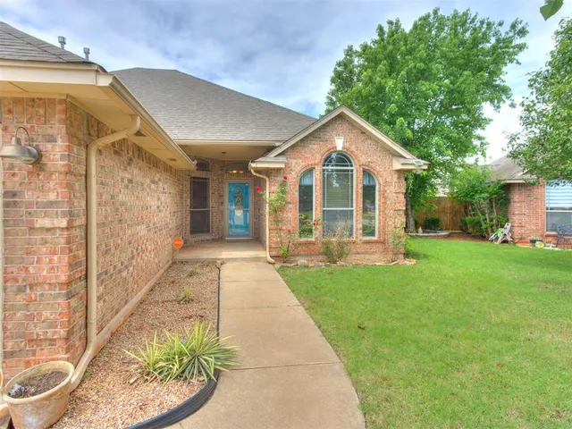 Photo 3 — 713 N Elk Way, Mustang, OK 73064
