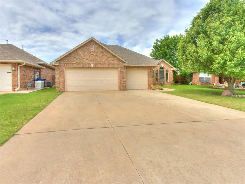 Photo 4 — 713 N Elk Way, Mustang, OK 73064