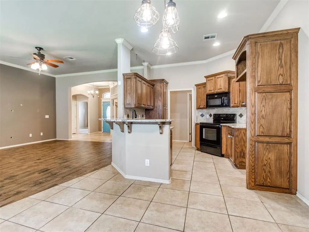 Photo 16 — 713 N Elk Way, Mustang, OK 73064