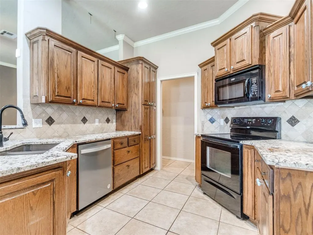 Photo 17 — 713 N Elk Way, Mustang, OK 73064