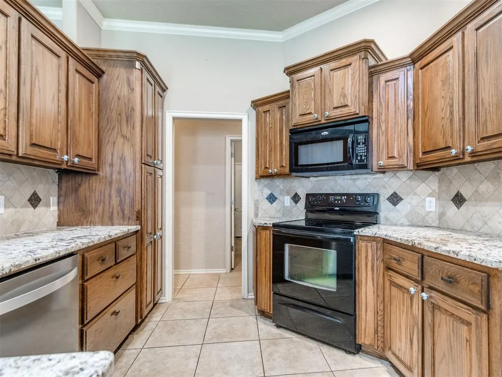 Photo 18 — 713 N Elk Way, Mustang, OK 73064