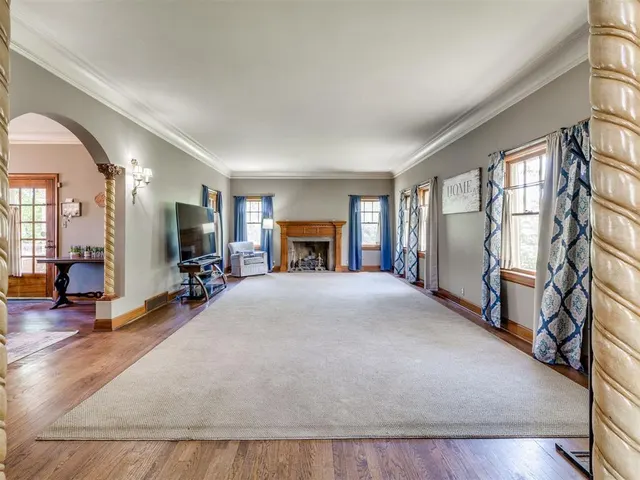 Photo 5 — 401 W 6th Avenue, Bristow, OK 74010