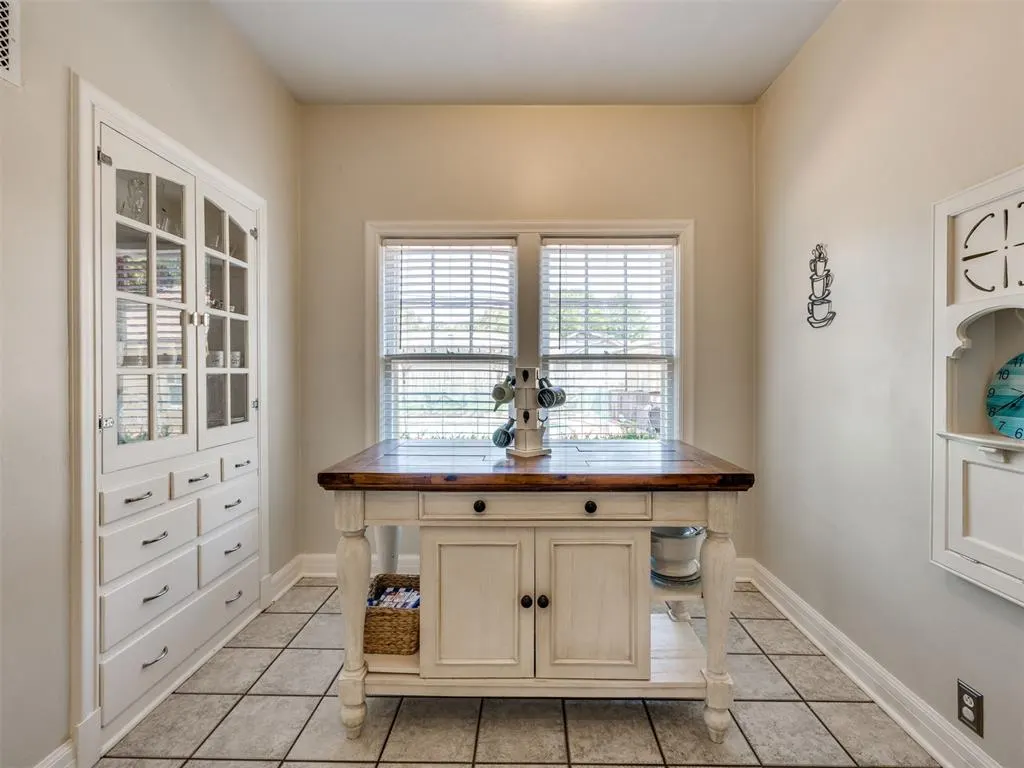 Photo 11 — 401 W 6th Avenue, Bristow, OK 74010