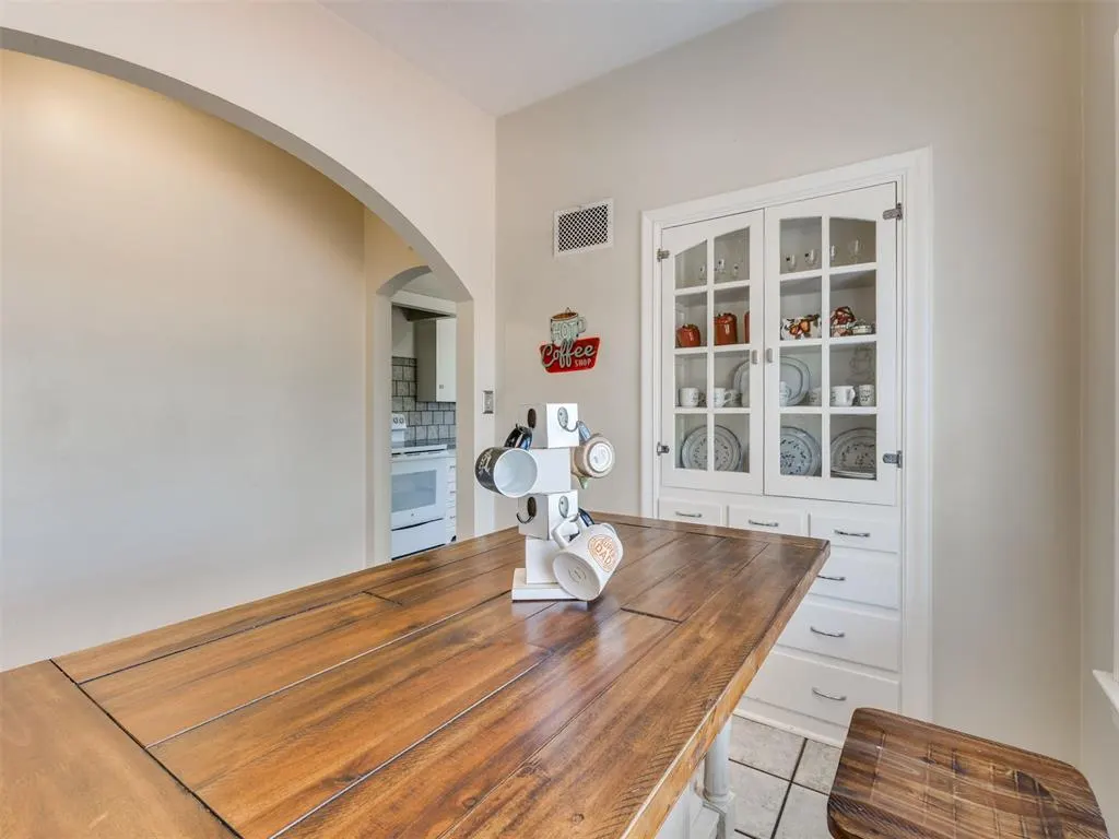 Photo 12 — 401 W 6th Avenue, Bristow, OK 74010