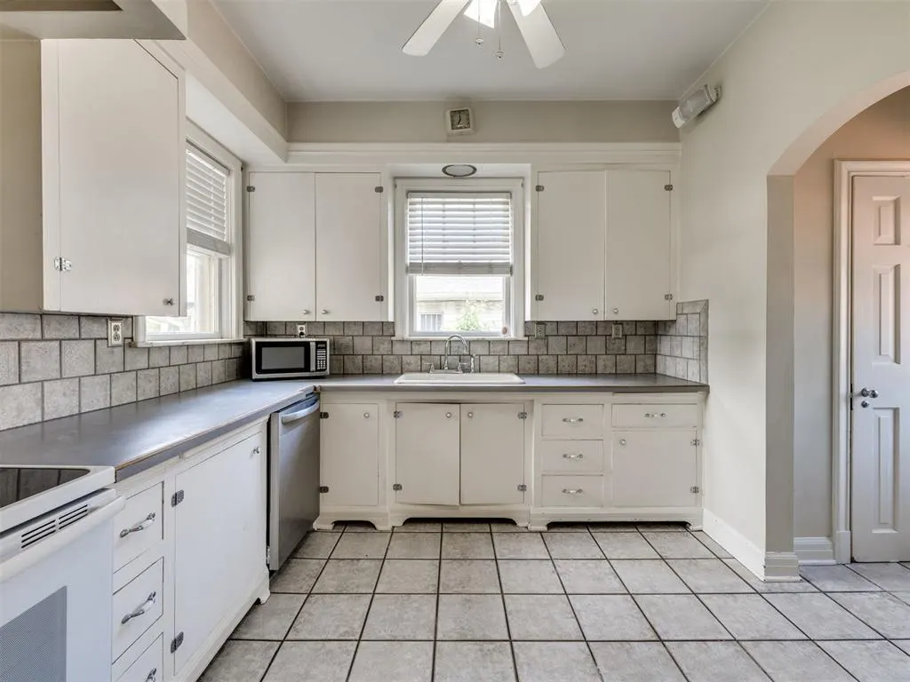 Photo 13 — 401 W 6th Avenue, Bristow, OK 74010