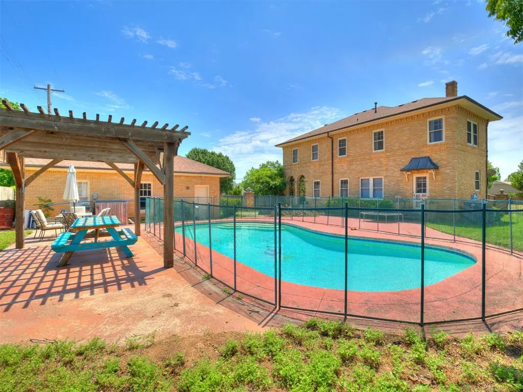 Photo 34 — 401 W 6th Avenue, Bristow, OK 74010