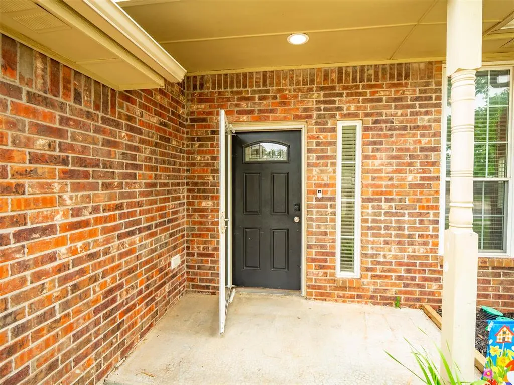 Photo 2 — 621 SW 150th Street, Oklahoma City, OK 73170