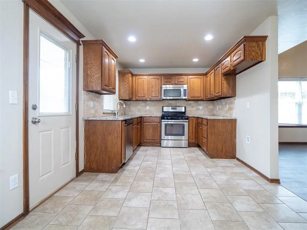 Photo 7 — 621 SW 150th Street, Oklahoma City, OK 73170