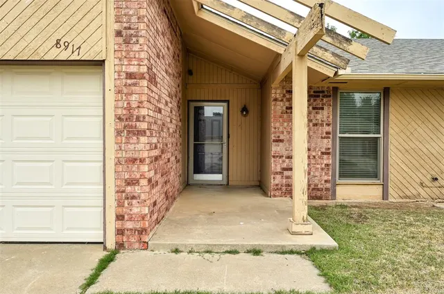 Photo 2 — 8917 NW 83rd Street, Oklahoma City, OK 73132