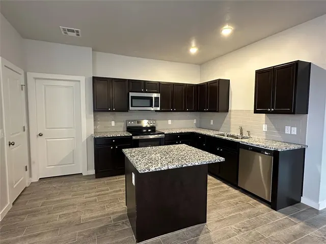Photo 2 — 17250 Lantana Loop, Newalla, OK 74857