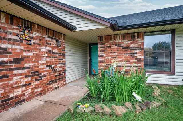 Photo 2 — 605 Golden Eagle Drive, Norman, OK 73072