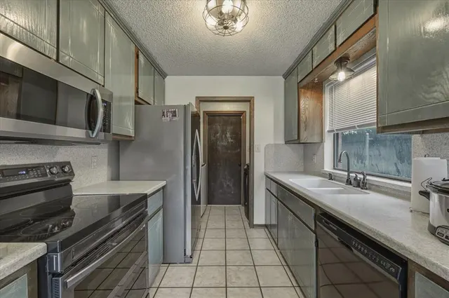 Photo 7 — 605 Golden Eagle Drive, Norman, OK 73072