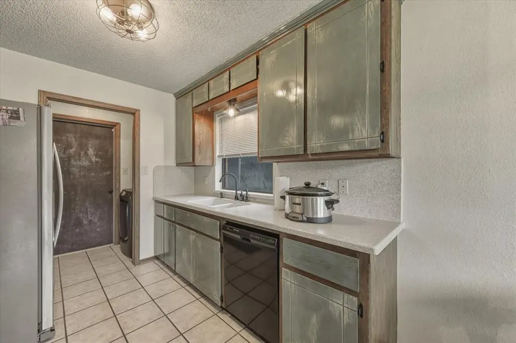 Photo 9 — 605 Golden Eagle Drive, Norman, OK 73072
