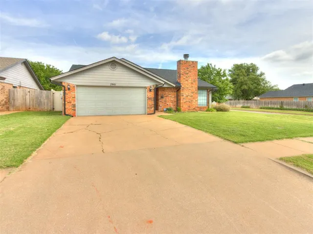 Photo 2 — 2901 Summer Set Trail, Edmond, OK 73012