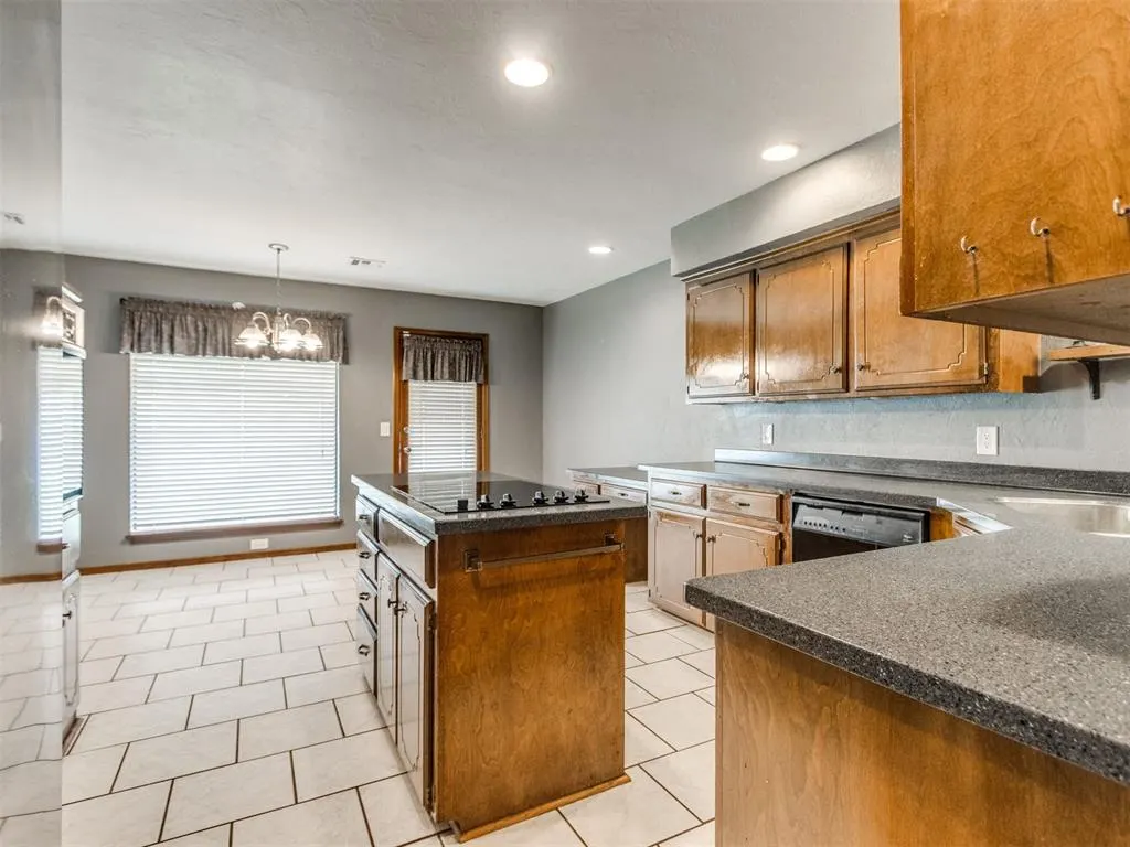 Photo 13 — 2901 Summer Set Trail, Edmond, OK 73012