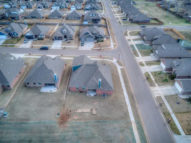 Photo 3 — 9321 NW 90th Street, Yukon, OK 73099