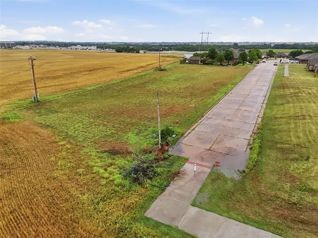 Photo 2 — 418 W Mitchell Drive, Kingfisher, OK 73750