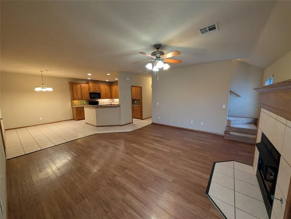 Photo 3 — 917 SW 37th Street, Moore, OK 73160