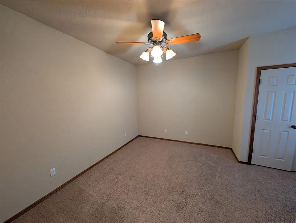 Photo 11 — 917 SW 37th Street, Moore, OK 73160