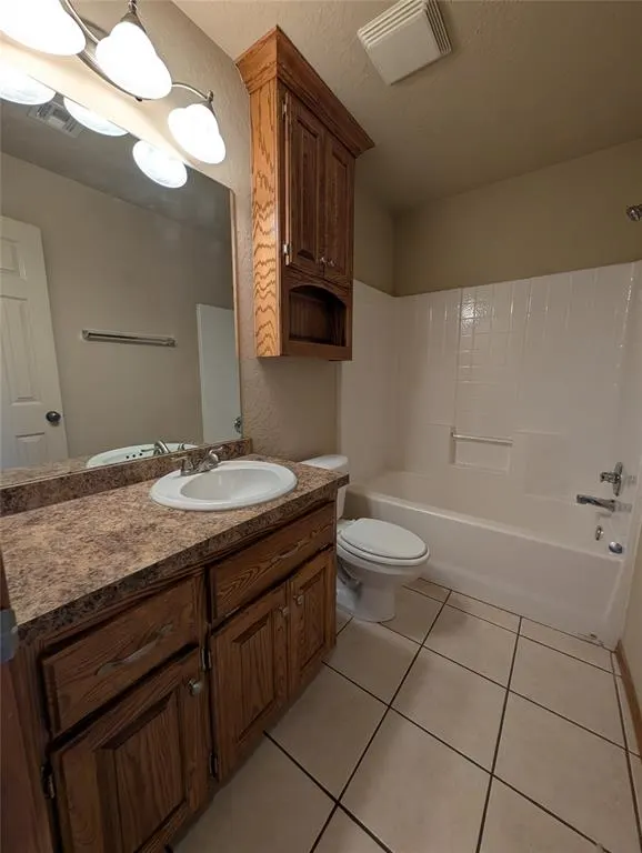Photo 12 — 917 SW 37th Street, Moore, OK 73160