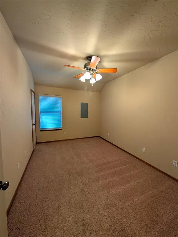 Photo 13 — 917 SW 37th Street, Moore, OK 73160