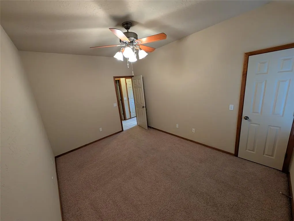 Photo 14 — 917 SW 37th Street, Moore, OK 73160