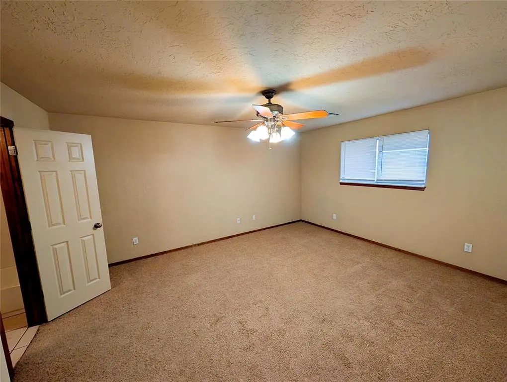Photo 17 — 917 SW 37th Street, Moore, OK 73160