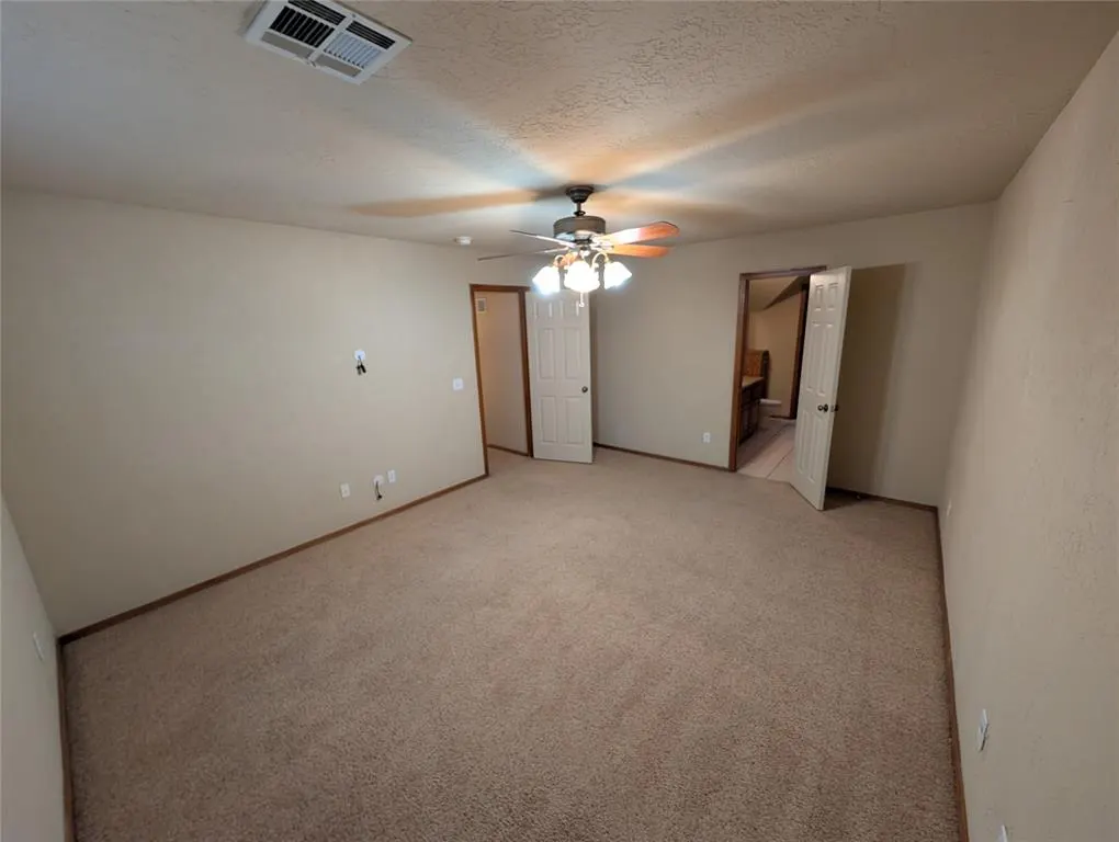 Photo 18 — 917 SW 37th Street, Moore, OK 73160