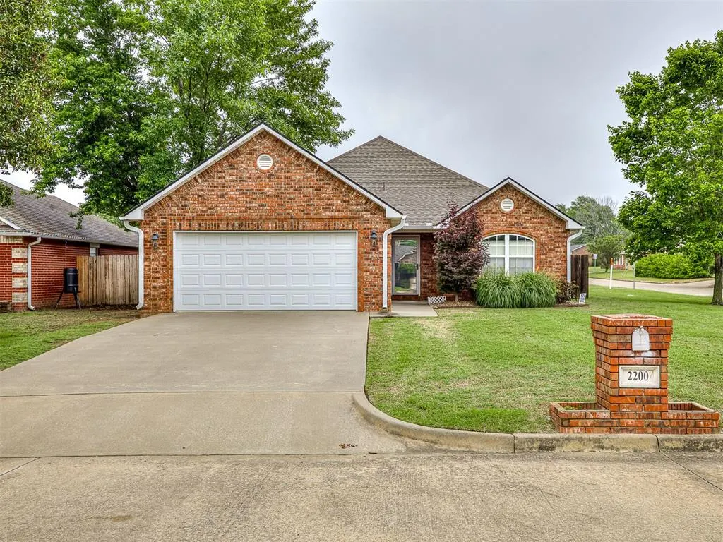 Front exterior — 2200 Willow Run, McAlester, OK 74501