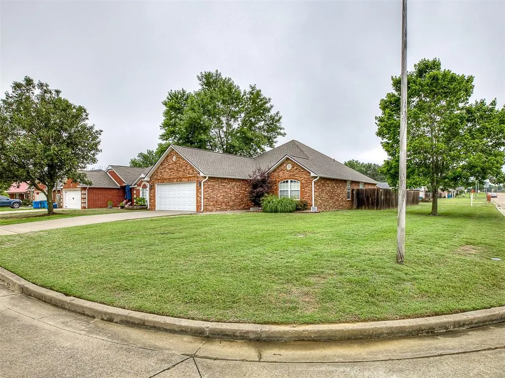 Photo 2 — 2200 Willow Run, McAlester, OK 74501