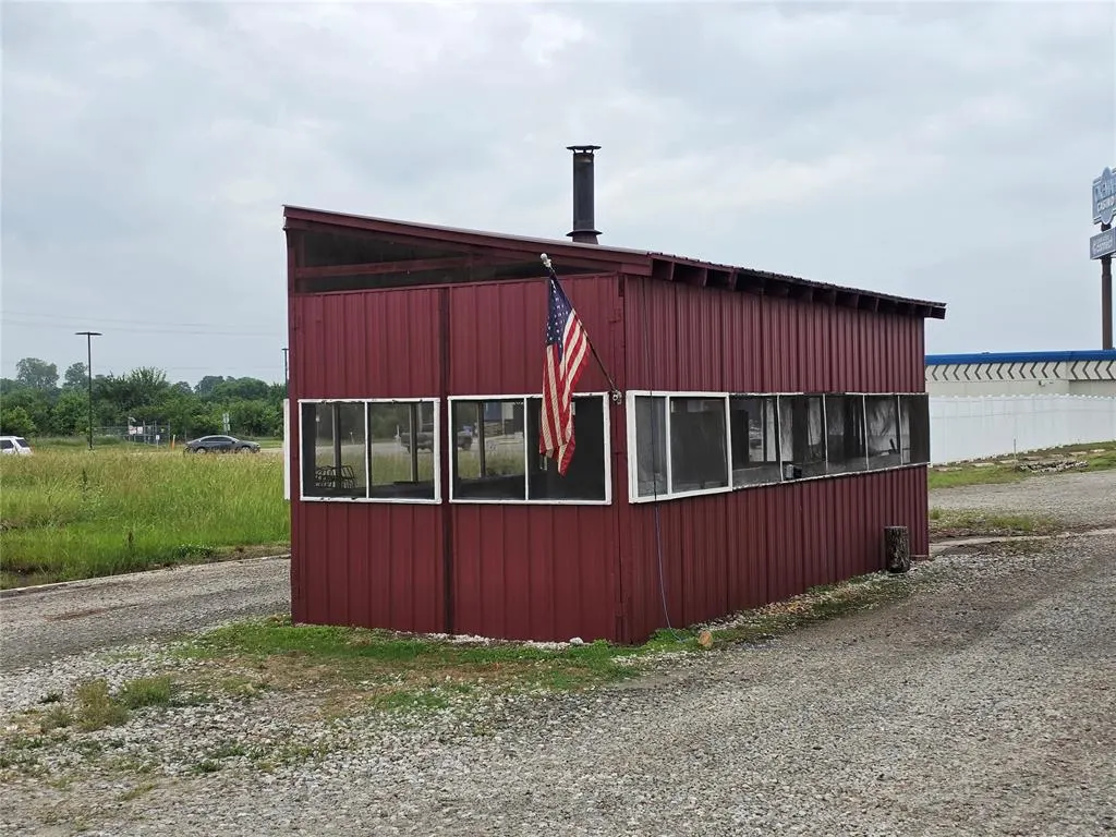 Photo 2 — 21 W Coplin Street, Okemah, OK 74859