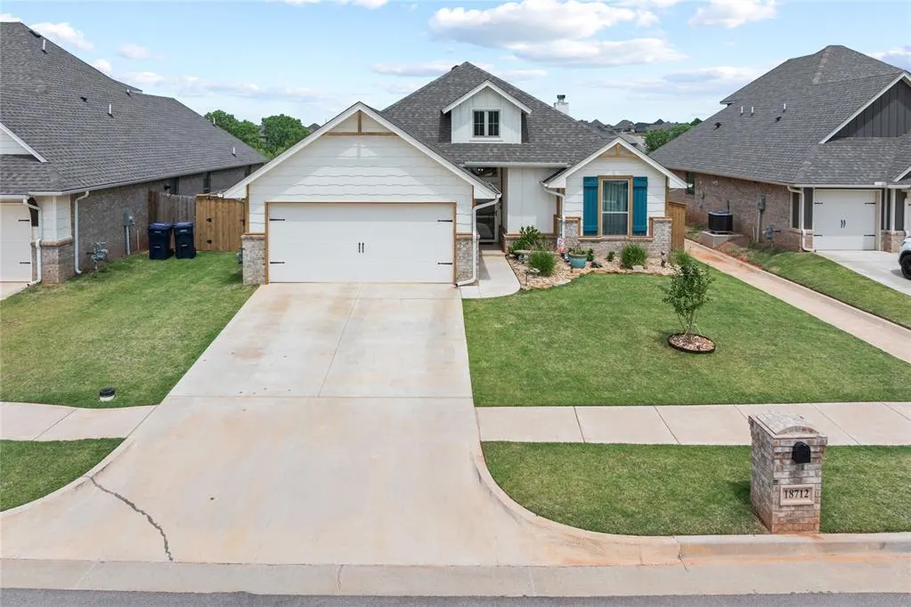 Photo 3 — 18712 Austin Place, Edmond, OK 73012
