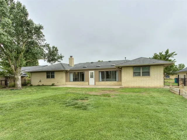 Photo 3 — 11017 NW 116th Street, Yukon, OK 73099