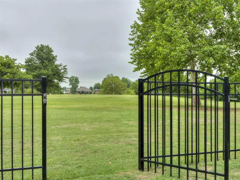 Photo 4 — 11017 NW 116th Street, Yukon, OK 73099
