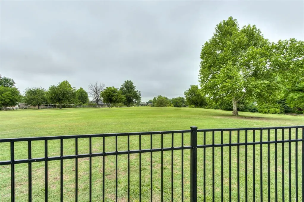 Photo 2 — 11017 NW 116th Street, Yukon, OK 73099