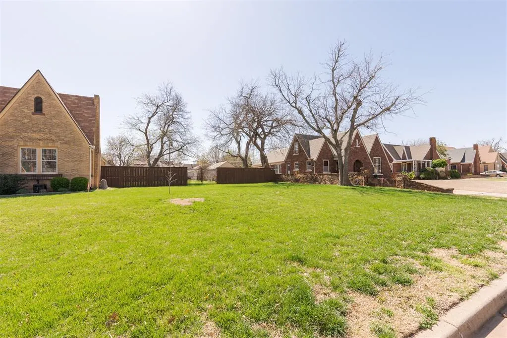 Photo 10 — 2216 NW 27th Street, Oklahoma City, OK 73107