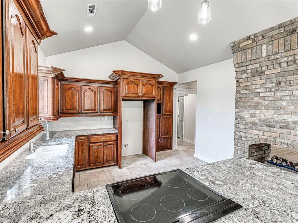 Photo 6 — 101 Huntington Court, Shawnee, OK 74801