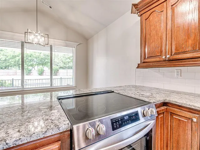 Photo 7 — 101 Huntington Court, Shawnee, OK 74801