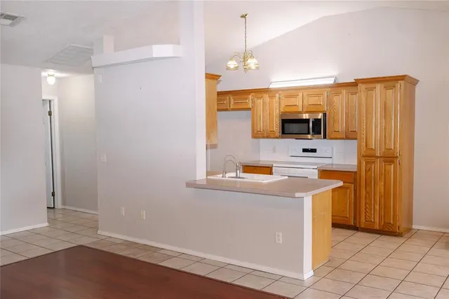 Photo 5 — 321 Peggy Drive, Elk City, OK 73644
