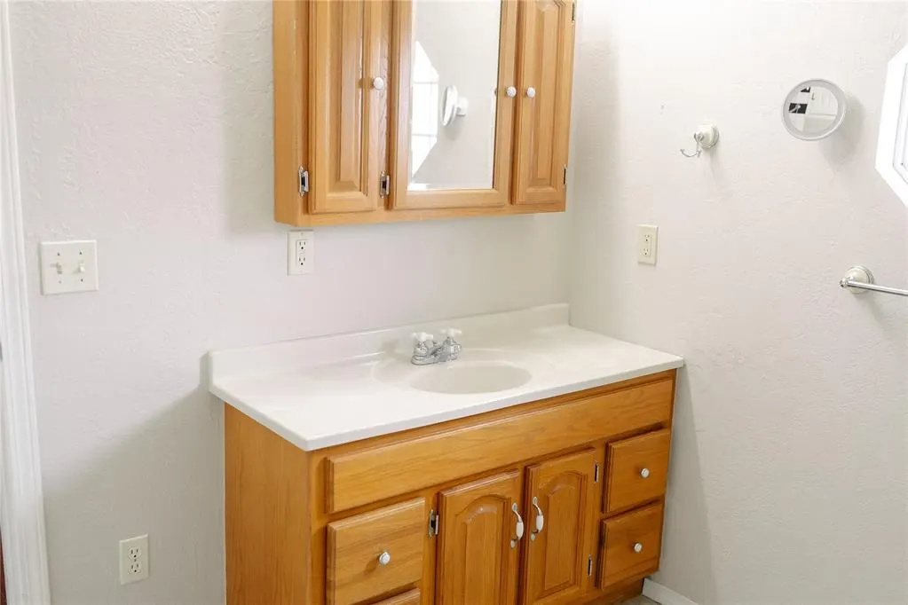 Photo 11 — 321 Peggy Drive, Elk City, OK 73644